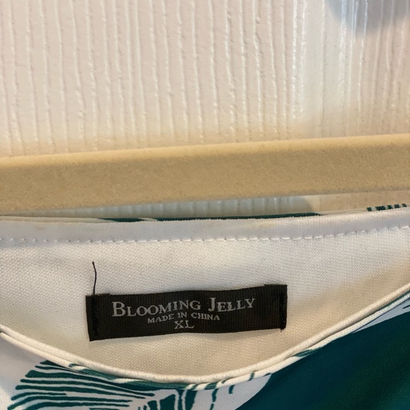 Blooming Jelly tropical print lined dress - Picture 3 of 4